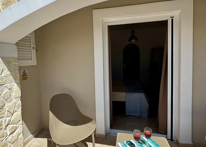 Апартаменты Edith's House - Adults Only Альмирос-Бич