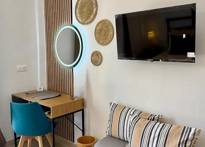 Апартаменты Edith's House - Adults Only Альмирос-Бич