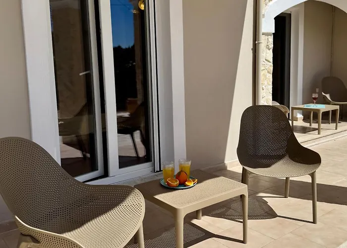 Edith's House - Adults Only Апартаменты Альмирос-Бич