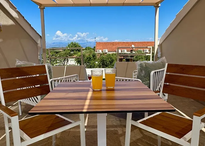 Edith's House - Adults Only Апартаменты Альмирос-Бич