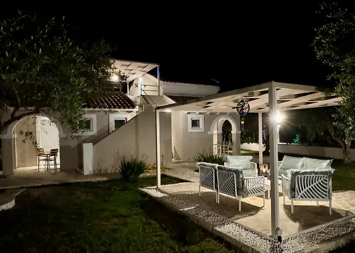 Edith's House - Adults Only Апартаменты Альмирос-Бич